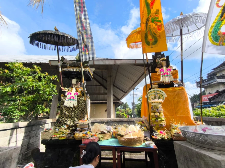 Piodalan Padmasana Kantor Desa Denbantas